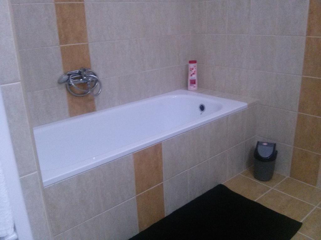 Fészek Apartman Debrecen Habitación foto